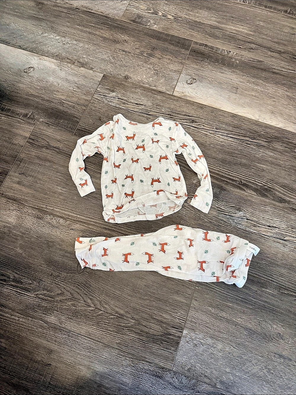 Poppys & Clover Fox Print Pajama Set Size 18M Like New